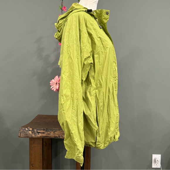 White Sierra Lightweight Rain Jacket - Picture 5 of 10